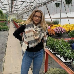 Meet your Posher, Caroline